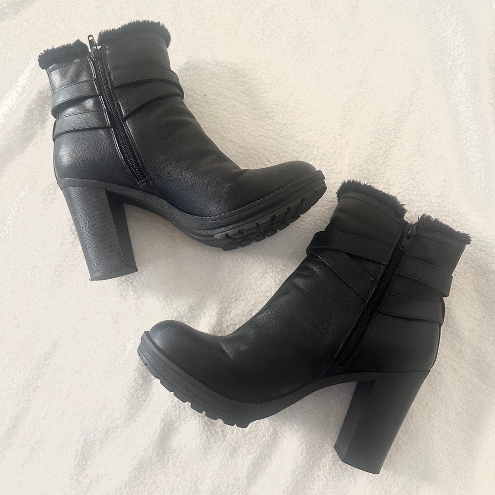 GUESS HEELED BOOTS